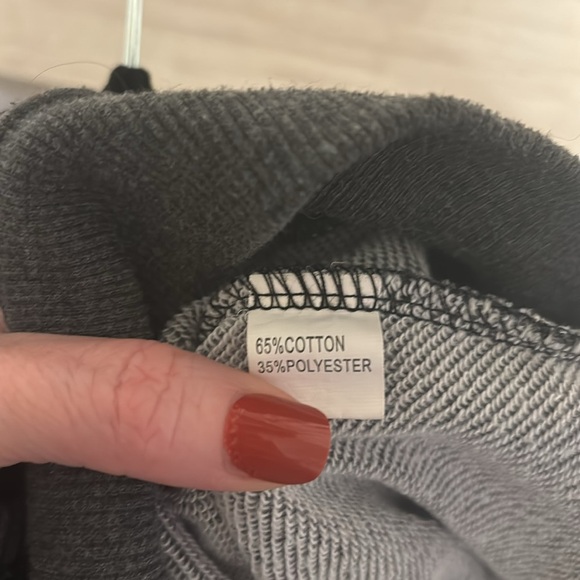 Schitt’s Creek Rose Apothecary, gray sweatshirt large - Picture 4 of 4